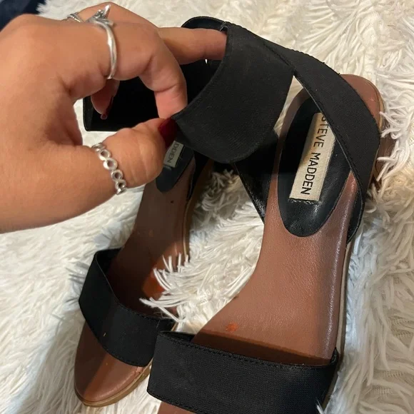 Steve Madden strappy sandals - Picture 2 of 3